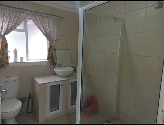 4 BEDROOM FREESTANDING FOR SALE IN LENTEGEUR